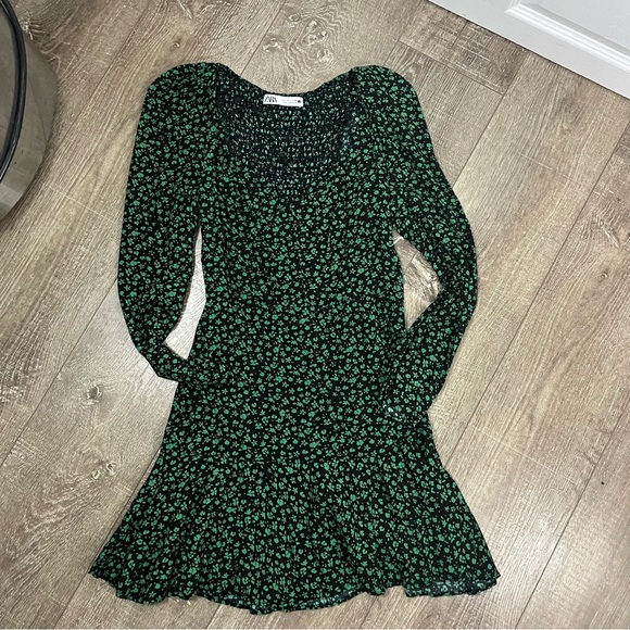 Zara Green Scoop Neck Bishop Sleeve Dress - Picture 4 of 11
